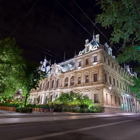 Apartment Host Petit Palais *